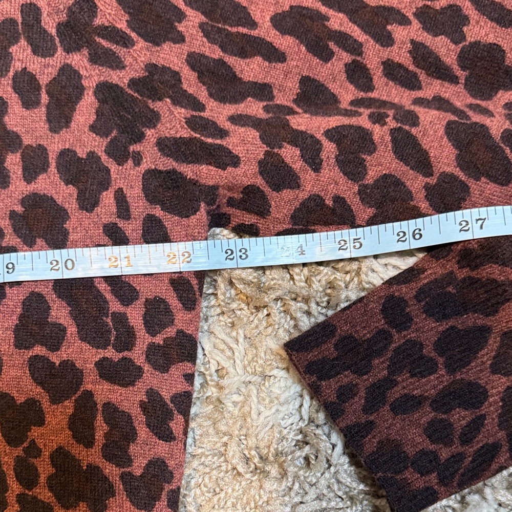 27 Miles V-Neck Cashmere Leopard Print Sweater size Large - Picture 9 of 12